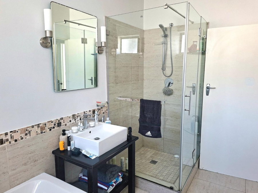 2 Bedroom Property for Sale in Sea Point Western Cape
